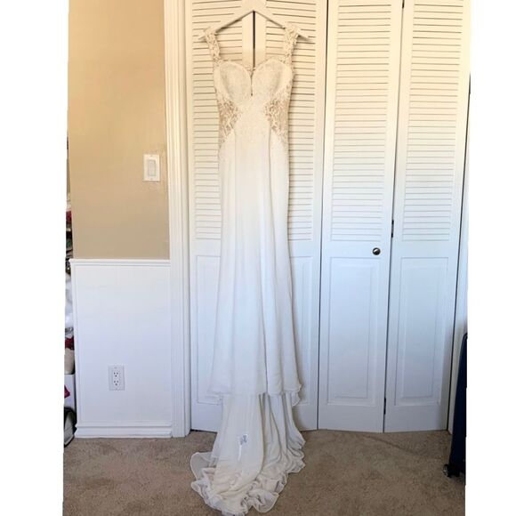 Sz 2 Wedding dress - Picture 2 of 16
